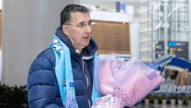 新疆换帅立马被盘活！进攻全民皆兵，防守也被调动，杨芮打成奇兵